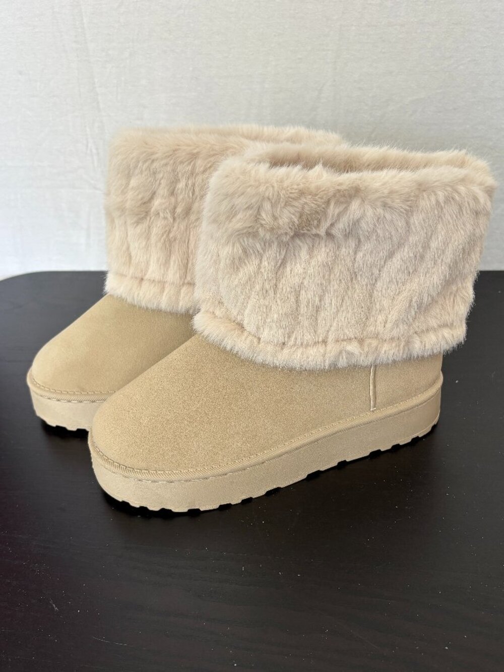 NWT Beige Faux Fur Platform Winter Boots EU 40